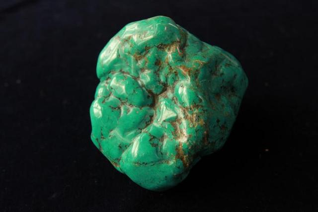 文玩界的“水禁忌”：揭秘哪些文玩能沾水，哪些不能！