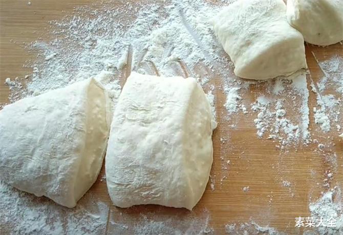发面糖饼,一斤面,9两水,不用揉面,筷子一搅,柔软蓬松吃不够