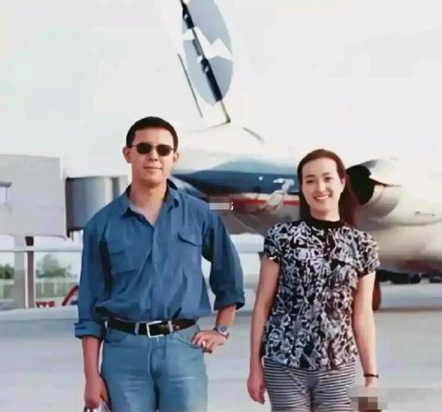 开眼了!刘晓庆回应出轨,言辞傲慢拒不道歉,知情人曝她还没离婚