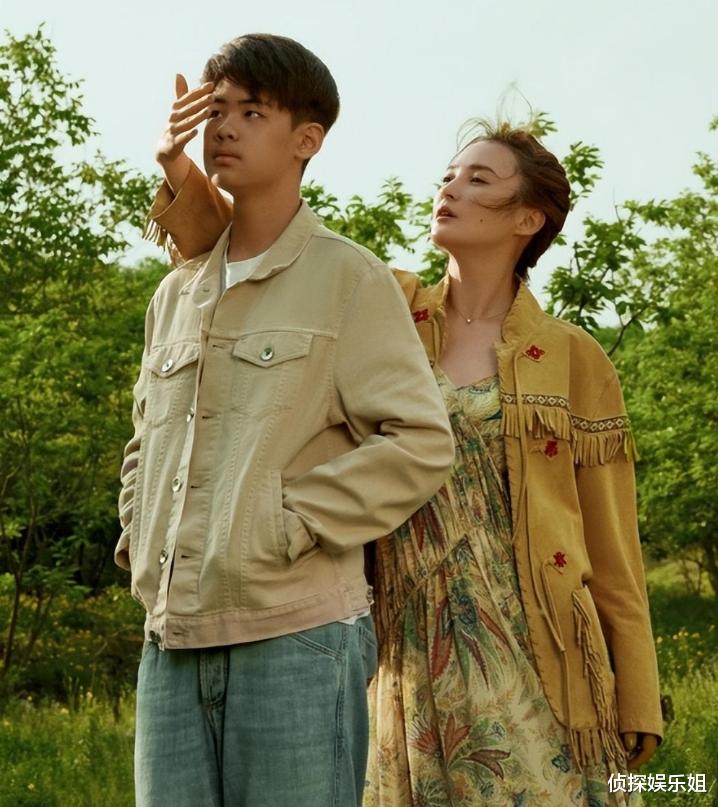 蒋勤勤晒出游照,小儿子玩穿越丛林,陈建斌紧随其后保护超有爱