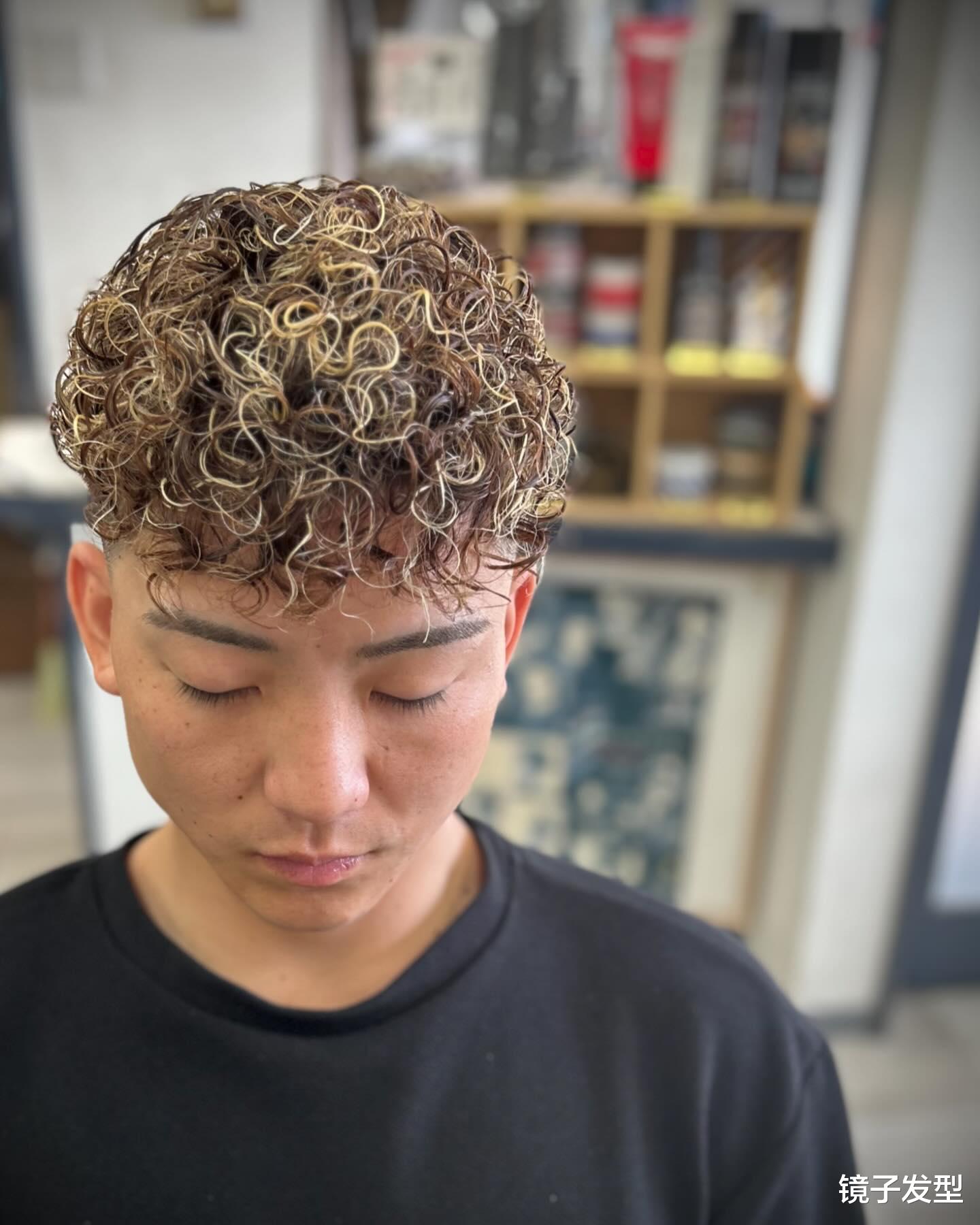 夏季男发别乱剪,周边铲短更时尚,清凉还精神