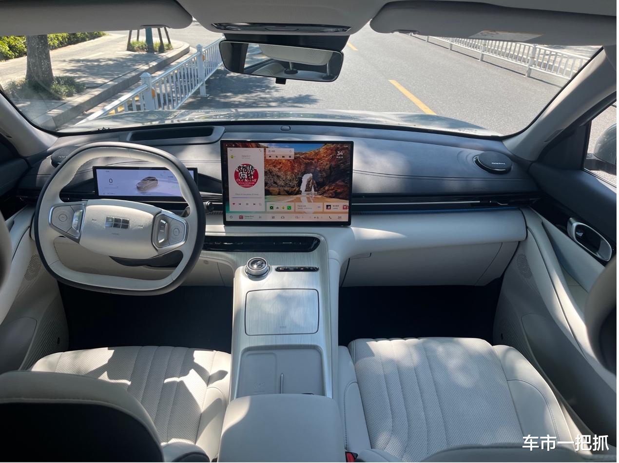 银河E5交付破4W！吉利掌握了爆款的最佳思路，第三款在路上！