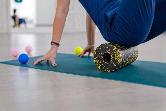 运动后，怎样正确使用泡沫轴来放松肌肉、筋膜？3个关键点告诉你