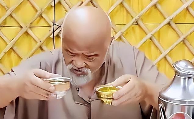 一天两包烟顿顿八两酒,坚决不听医生劝阻的李琦,如今竟然大变样