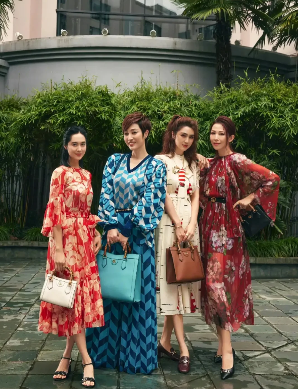 个子矮却长相绝美的4位女星,合照从没输过,赢在了骨相和气质上