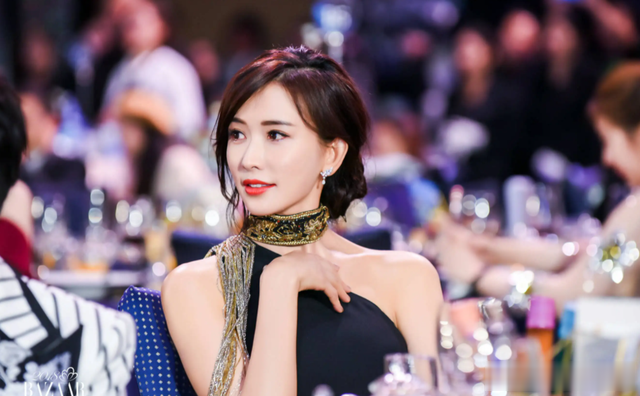 “素颜无人识”的6位女星,带妆个个绝世美颜,卸妆:大姐你是谁