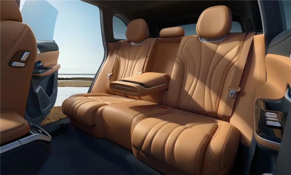 小鹏G7霸气来袭!全满配AI,要硬刚特斯拉Model Y和小米YU7?