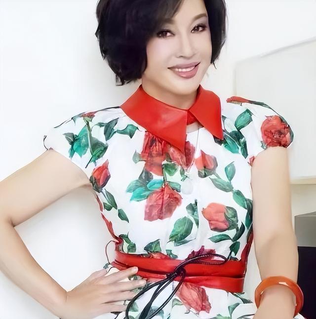 身边从未缺过男人,活到老玩到老,“风流老妖精”刘晓庆现形记