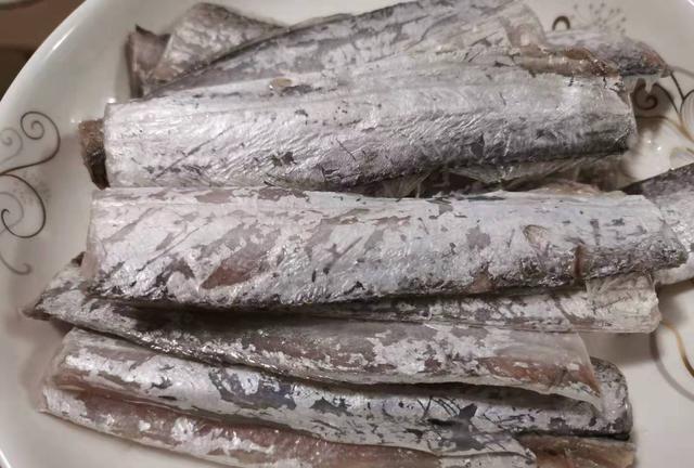 带鱼明明来自深海,为什么却成了最平民的海鲜?答案出乎你的意料