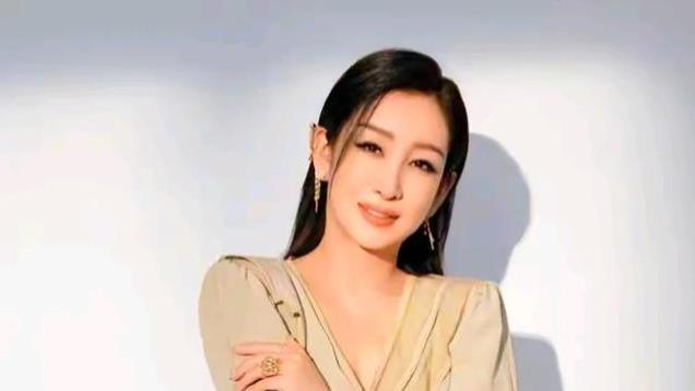 演员秦海璐：每月给丧子丧夫的婆婆生活费，以后我就是您亲女儿