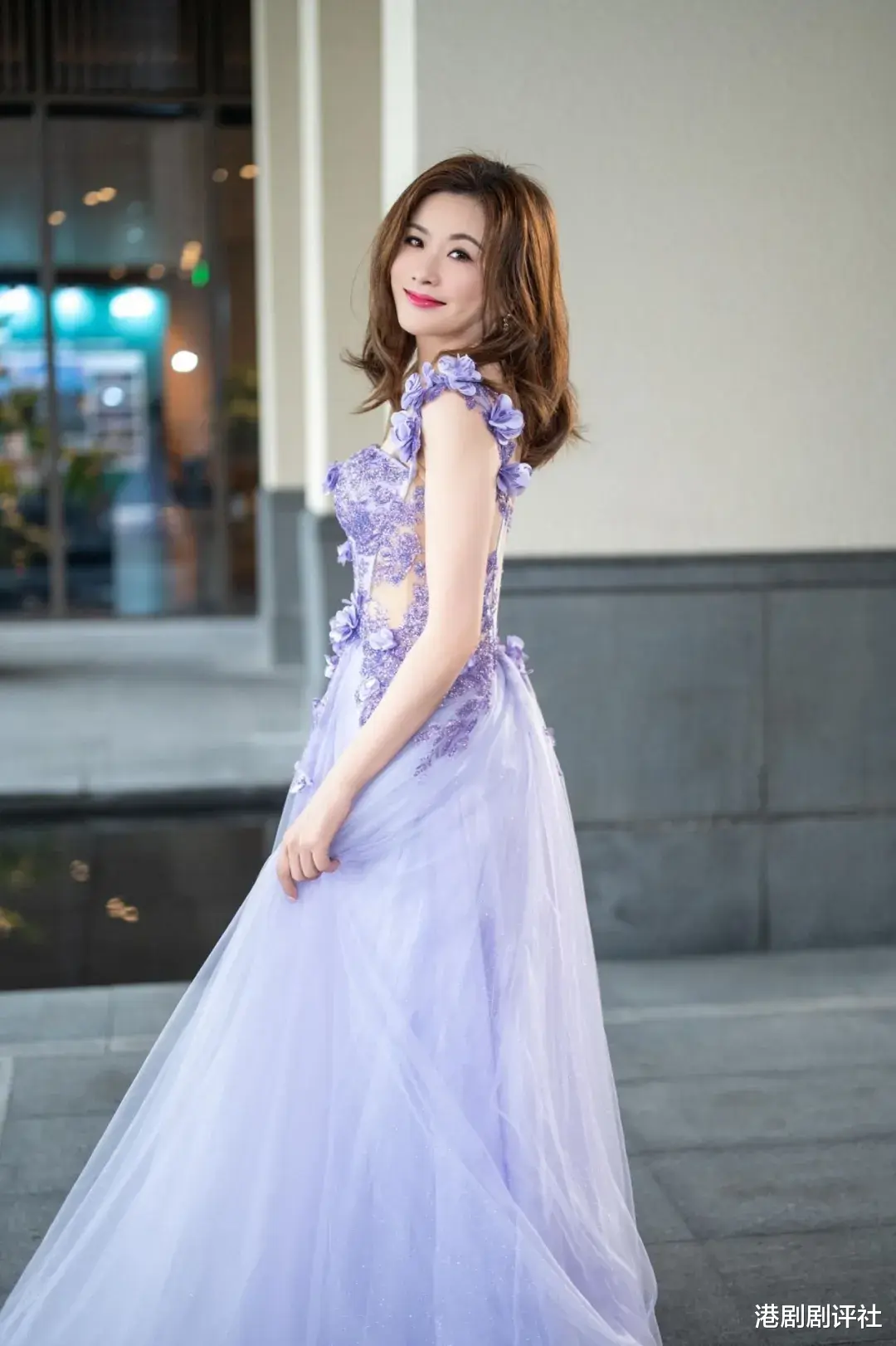 53岁TVB女星时隔四年再拍剧，自觉演戏变生疏不会看机位，直言好想再拍戏