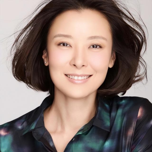 “人间尤物”柯蓝:18岁开启情场、男友不断,如今50多岁还没玩够