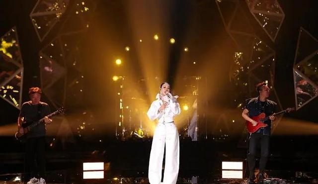 那英|歌手甄妮喊话那英：你好意思赢吗？田震23年前的话，现在有人信了