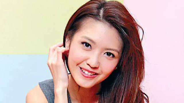 她被唤公屋港姐，出道10几年事业平，无惧男友偷吃，盼嫁2孩富豪