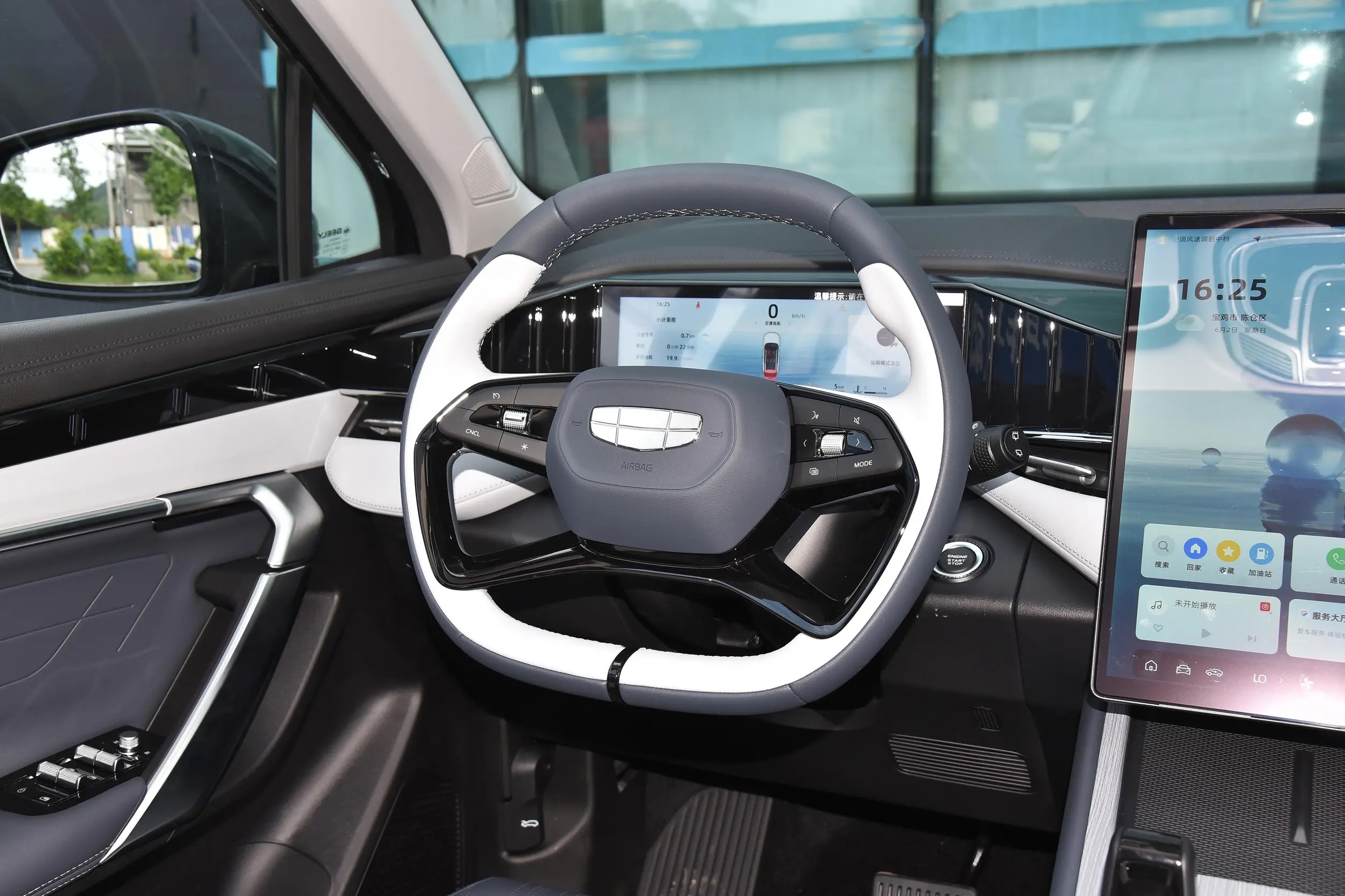 吉利造了辆“绝美SUV”，起步跌至10万多，2.0T爆218马力，真实在