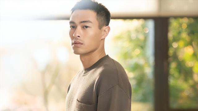 长相磕碜却演绝世美男，丑不自知的8位男星，到底谁给的自信