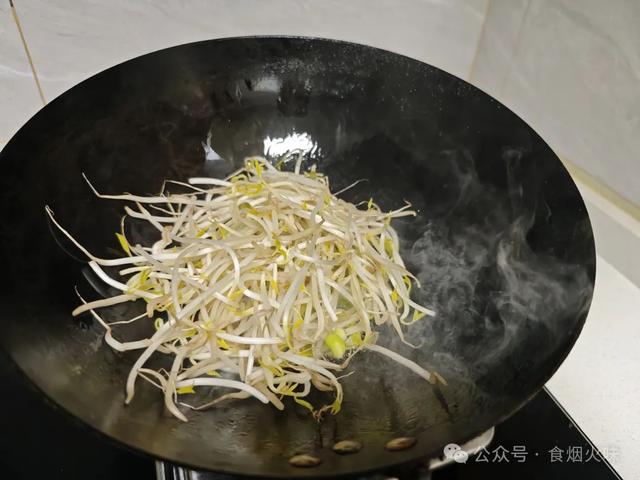 秋天，鸡鸭肉靠边站吃它！随手炒，鲜香入味有嚼劲，比吃肉还香！