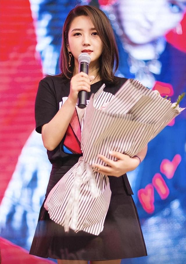 有一种差别叫释小龙何洁分手,数年后,一个身家过亿一个一贫如洗