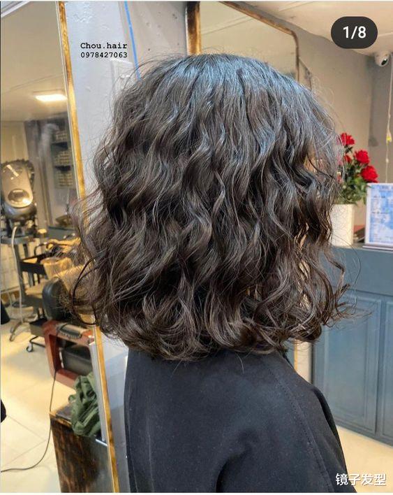 波波头全头烫发型,爱美女性的选择,越烫越洋气