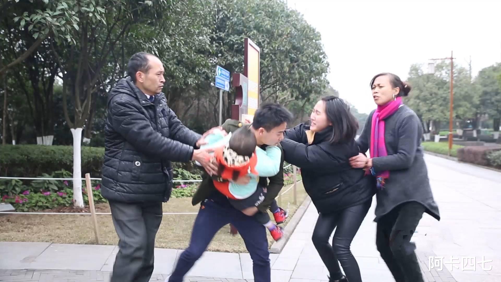 人贩子为啥不敢去东北？黄米饭沾凉水，一吃一个不吱声