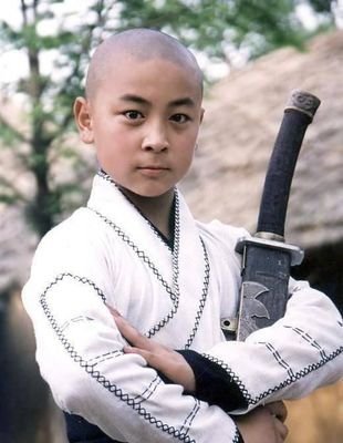 释小龙和何洁分手13年后，一人身家过亿，另一人现状咋样？