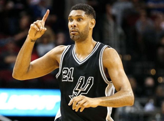 美媒评选90年代NBA最强10位大前锋，邓肯只排第五，马龙第一