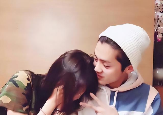 鹿晗道歉风波持续发酵,官媒出手锐评,网友喊话关晓彤赶快分手