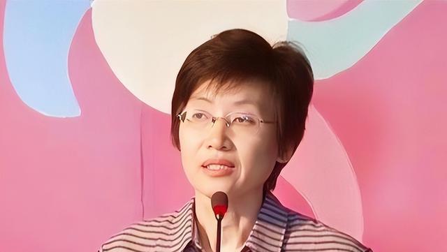 他被称最干净男星,结婚46年鲜有绯闻,为妻子息影12年,61岁走红