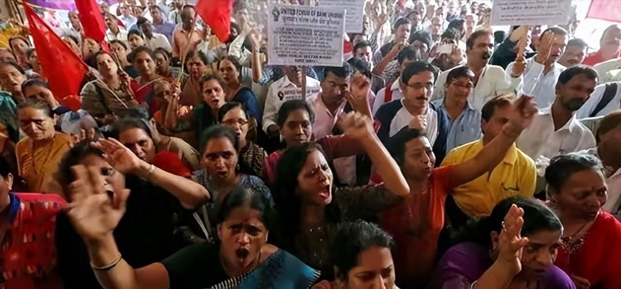 三星惨咯：印度工人要求涨薪144%，不然就无限期罢工！