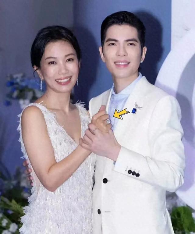 群星祝福萧敬腾，陈乔恩挺孕肚，向太粉裙娇嫩，贾静雯光彩照人