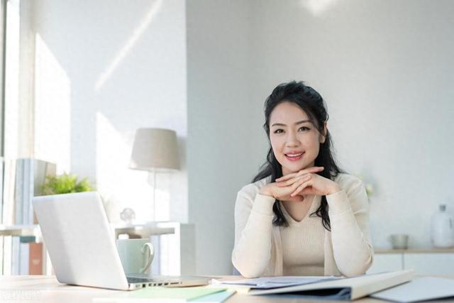 在单位，女同事答应了你 4 件事，就是默认“越界”，错不了