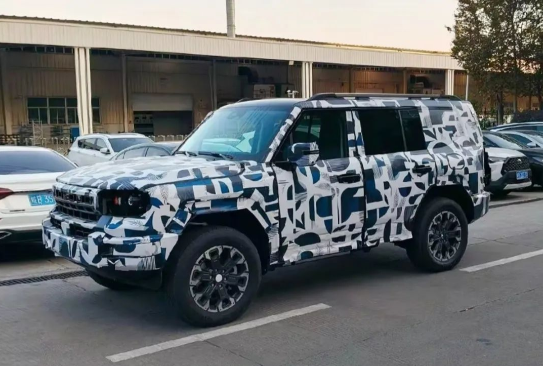 奇瑞全新硬派SUV，捷途T5量产版，外观方正硬朗，背挂式备胎