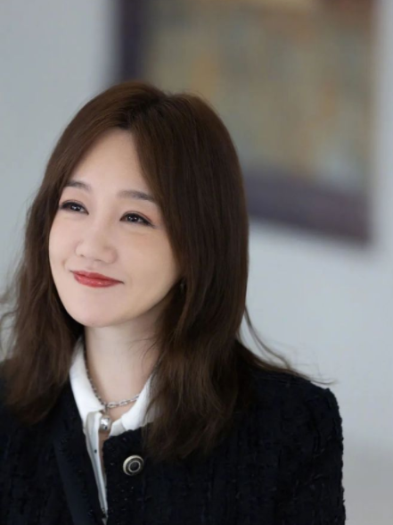 明明只是助理，却能嫁给胡歌，黄曦宁仅凭一点，打败了所有女星