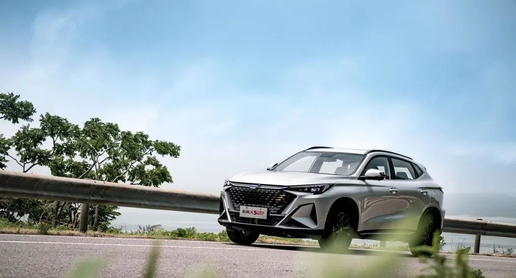 年轻人的福音，长安推出10万级新SUV，1.5T加速7.51秒