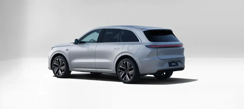 宝马X5太贵?理想L6了解一下,24.98万起,408马力5.4秒破百!