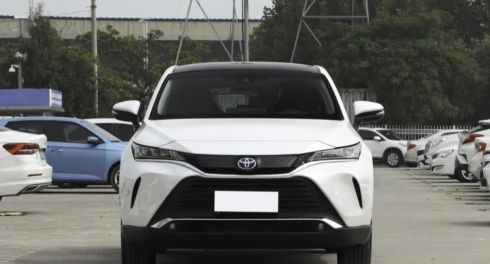 丰田再出，新SUV比宝马X6都大气，油耗仅4.5L