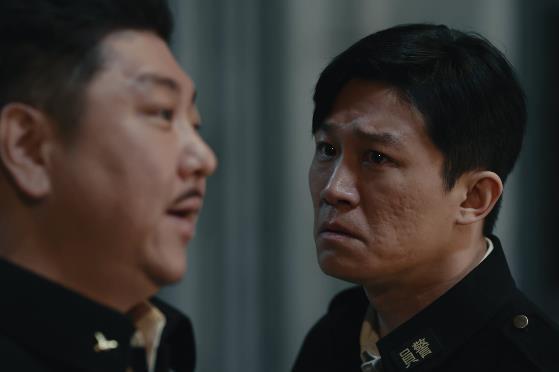 给《暗夜与黎明》演员排座次,聂远第5,王劲松第2,第1名没争议