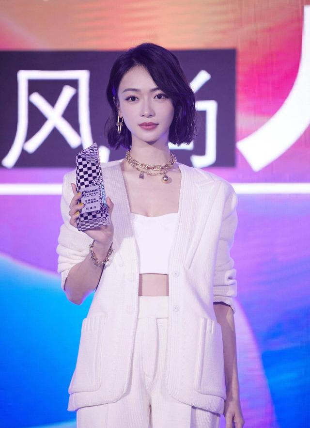 吴谨言惊艳晒孕肚正面照,全网好评如潮,实力碾压 “劈叉前辈”