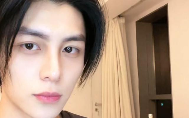 曝43岁阿娇私生活混乱！聊多个小男友，床照泄露，聊天记录也曝光