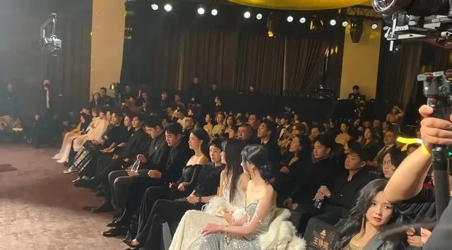 北京这晚，柳岩的背真白，程潇腰好细，张雨绮的腿有点短