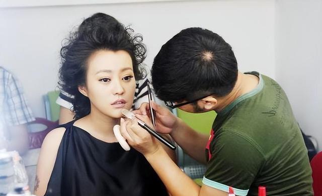 回顾郝蕾与刘烨离婚后,自己一人养育双胞胎儿子,如今如何?