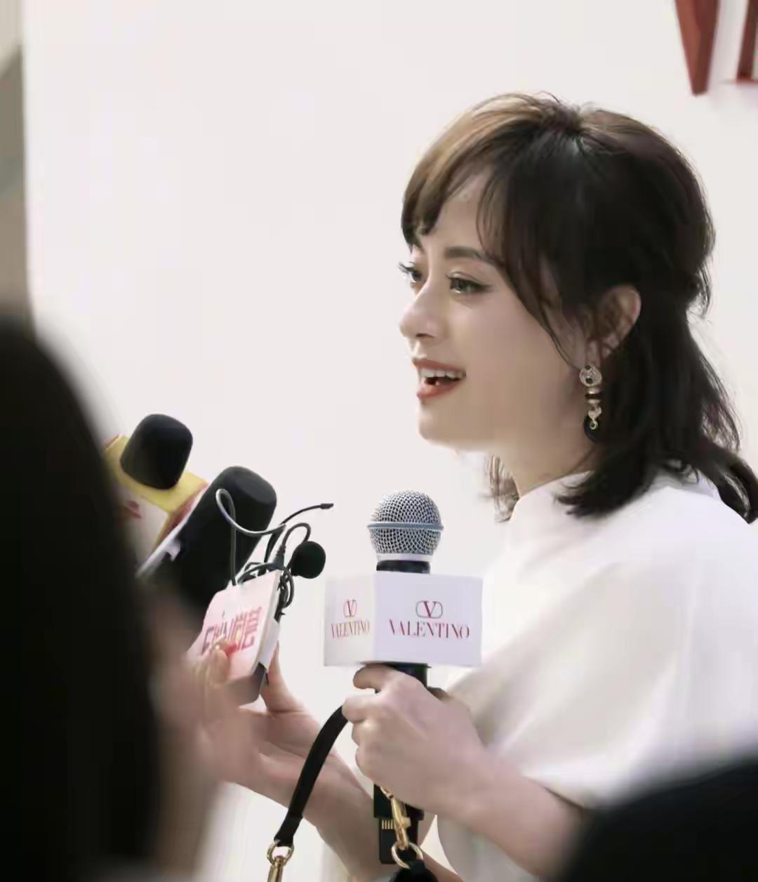 张曼玉说的太对，从断崖式衰老的海清身上，看到娱乐圈残酷的现实