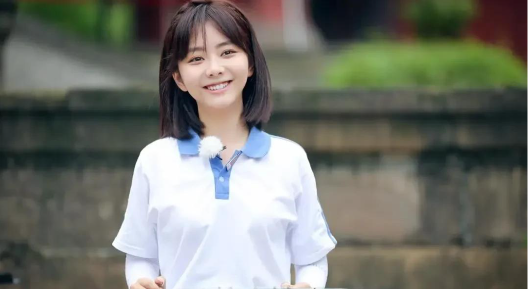 谭松韵演仙侠剧被喷！网友：身材比例真的很差，一头白发不伦不类