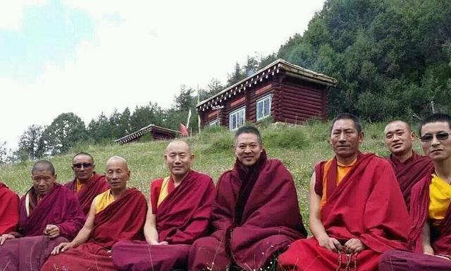 李连杰利智上山闭关修行120天,称为了世界和平,小女儿乖巧同行