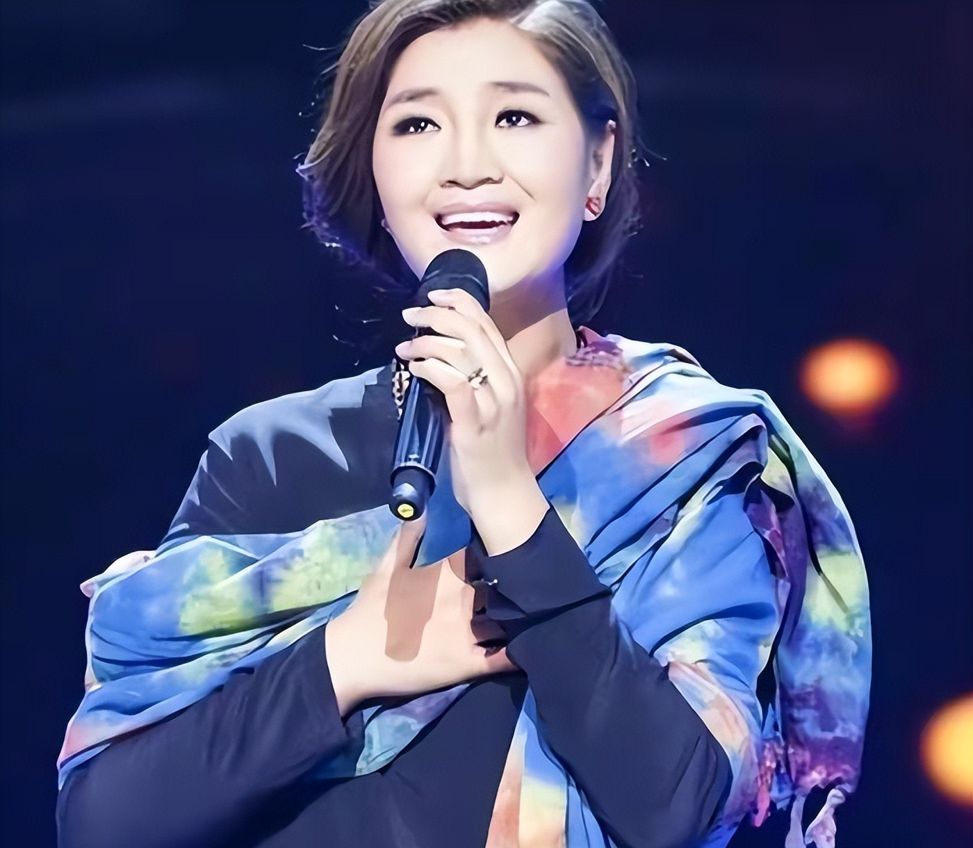 与刀郎对簿公堂42次,将西海情歌据为己有,降央卓玛已走上新道路