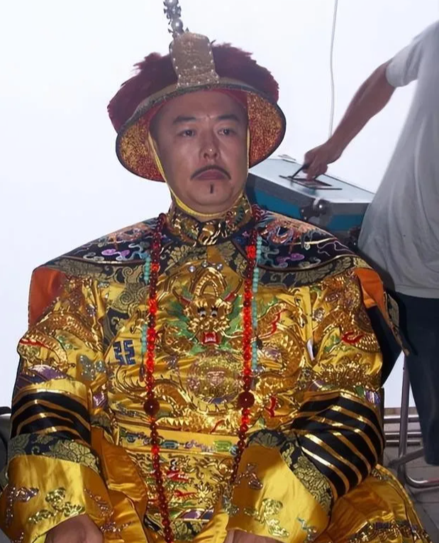 演技烂的像混子，却被尬吹演技好的4位影帝，看着真尴尬