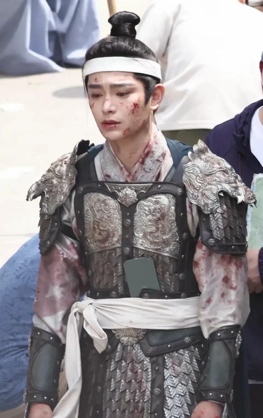 这哥们怎么越扒越惨？别人一扒都是猛料，他一扒全是苦料