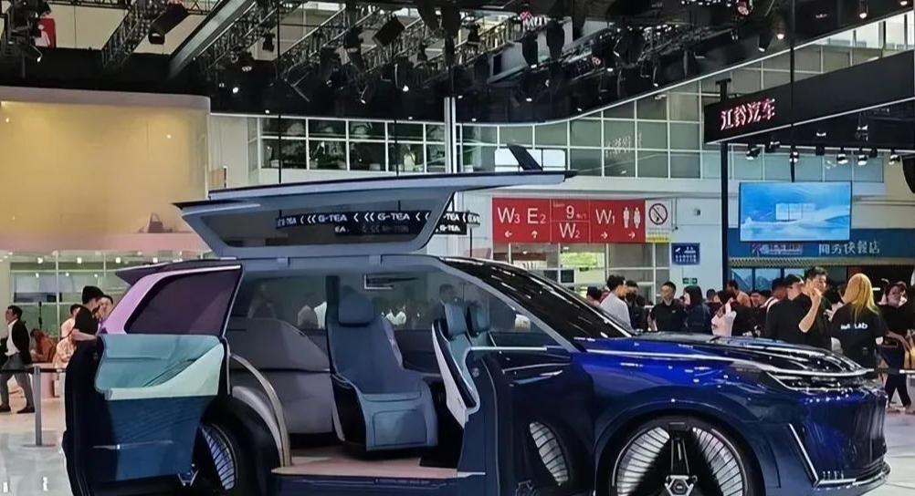 吉利发布史上最大SUV，续航破2000公里，硬撼华为理想ModelY