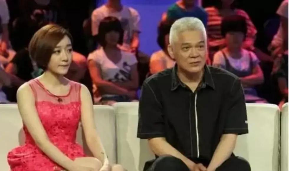 成名后抛妻弃女,娶小12岁娇妻,现在62岁无依无靠却求女儿赡养