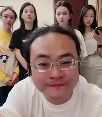 倪海杉好兄弟王保长侵犯女网红李嘉欣，女方还原经过，拒签谅解书